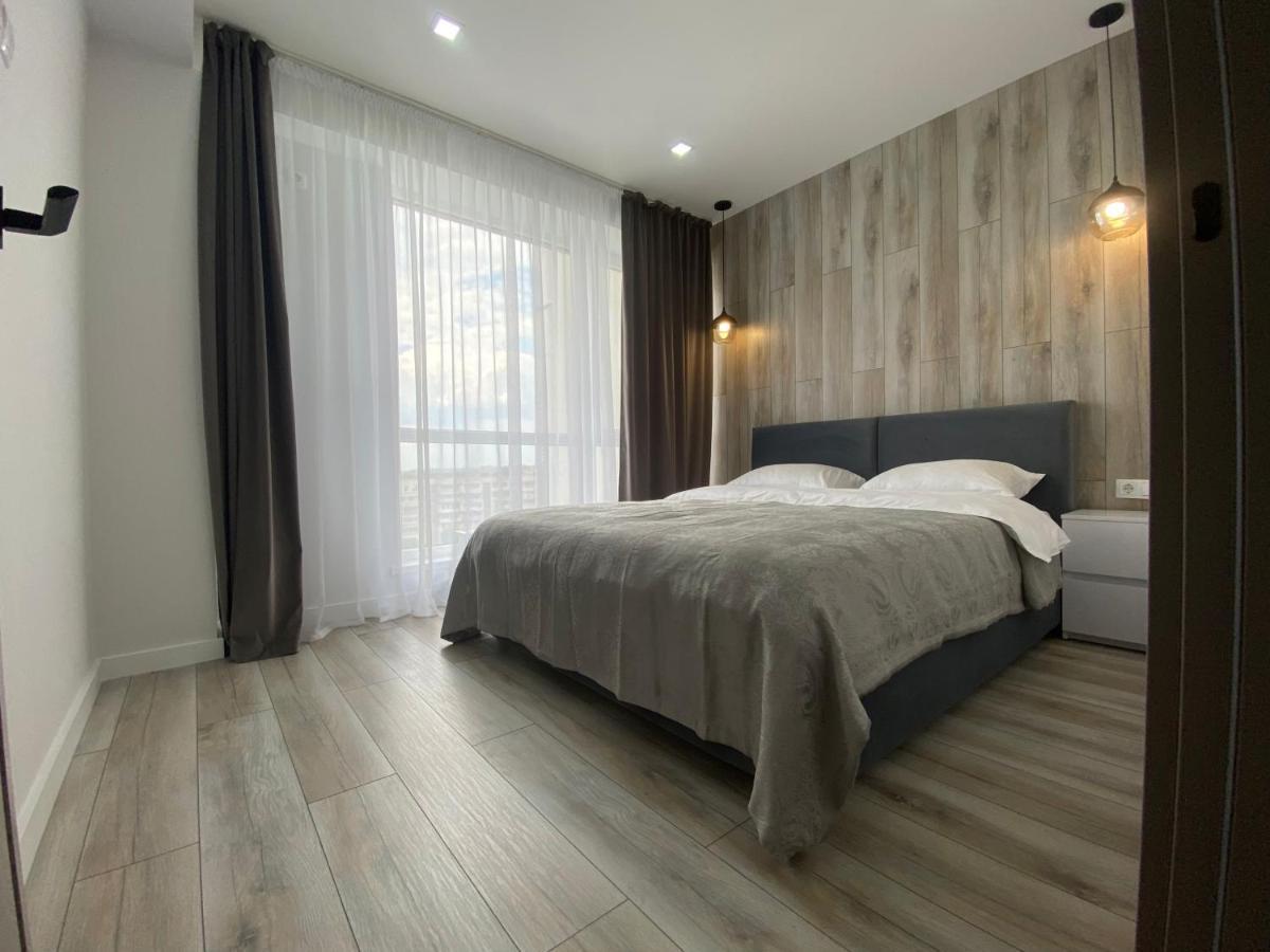 2-bedrooms Lovely With Prime Location *